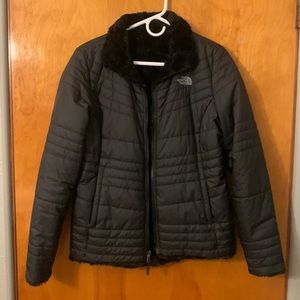 The North Face faux fur reversible women’s jacket. EUC looks like new. Size M.